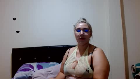 Snapshot of hader_wild21 chatting on December 18, 1:44 am hader_wild21 online show from December 18, 1:44 am