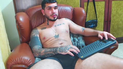 Snapshot of hades_carter chatting on December 8, 10:25 pm Hades online show from December 8, 10:25 pm