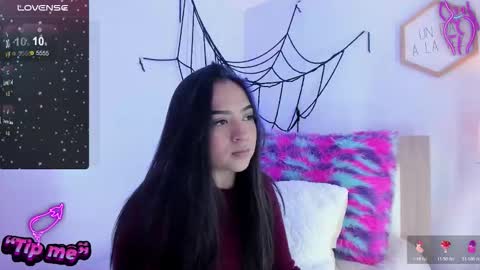 Hadid online show from October 30, 8:09 pm