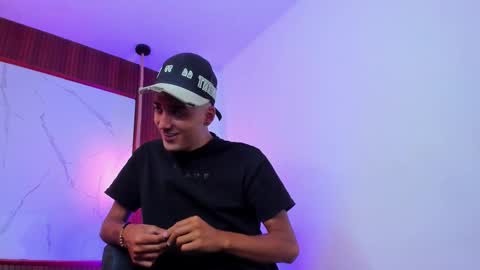 Snapshot of hadrian_torres chatting on March 12, 3:18 pm Hadrian Torres online show from March 12, 3:18 pm