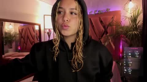 Haely online show from February 11, 11:21 am