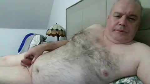 Snapshot of haggisstop chatting on October 19, 8:59 am haggisstop online show from October 19, 8:59 am