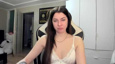 Snapshot of hailey_beauty chatting on December 19, 9:33 pm Sk pe Anya388109 online show from December 19, 9:33 pm