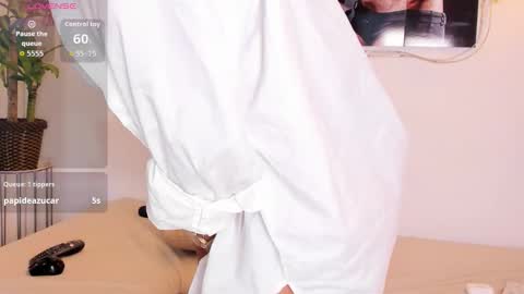 Snapshot of hailey_thompsonnn chatting on October 7, 9:34 pm Hailey Thompson online show from October 7, 9:34 pm