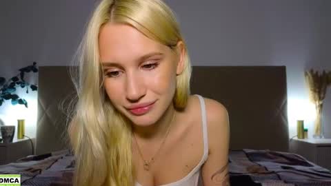 Snapshot of hailey_would chatting on June 1, 10:11 pm hailey_would online show from June 1, 10:11 pm