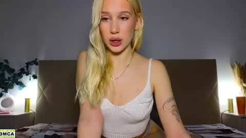 Snapshot of hailey_would chatting on June 15, 10:01 pm hailey_would online show from June 15, 10:01 pm