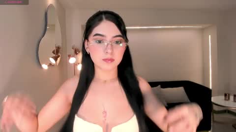 Snapshot of haileyross_ chatting on May 22, 6:57 pm Hailey online show from May 22, 6:57 pm