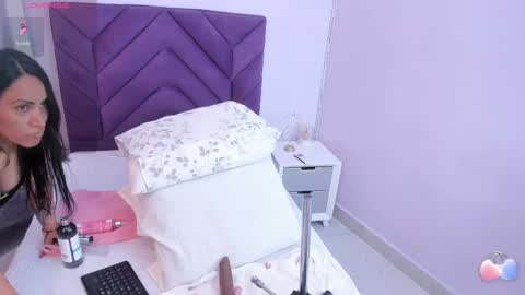 haileystonei online show from March 1, 11:50 am