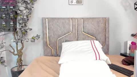 haileystonei online show from September 21, 11:45 am