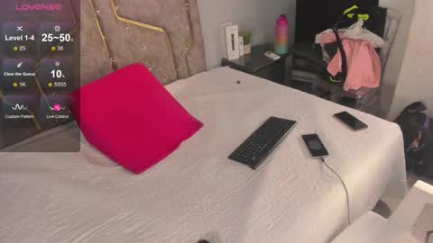 haileystonei online show from December 17, 11:27 am