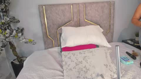 haileystonei online show from January 7, 11:34 am