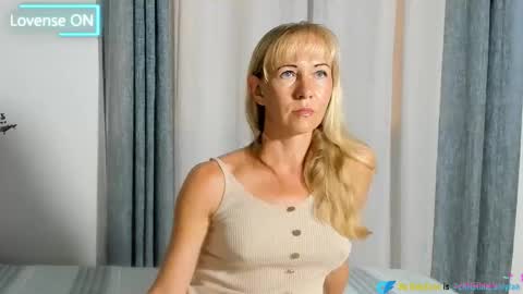 Snapshot of hairy_mommy chatting on October 21, 1:12 pm Christine -  online show from October 21, 1:12 pm