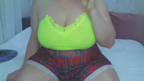 Snapshot of hairy_vi chatting on February 8, 9:57 pm hairy vicky online show from February 8, 9:57 pm