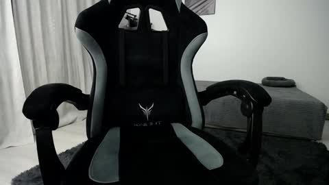 Snapshot of hairycuss chatting on December 18, 10:24 pm Adam online show from December 18, 10:24 pm