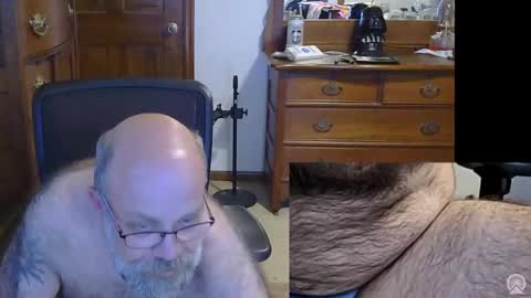 HairyDaddyBear69 online show from September 18, 10:23 pm