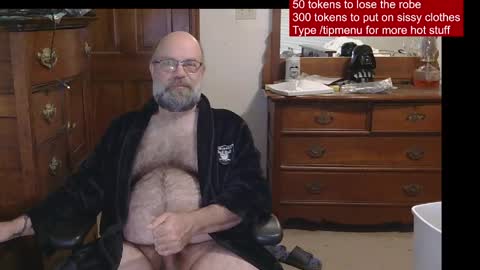 HairyDaddyBear69 online show from April 14, 11:38 am