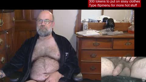 HairyDaddyBear69 online show from April 17, 11:35 am