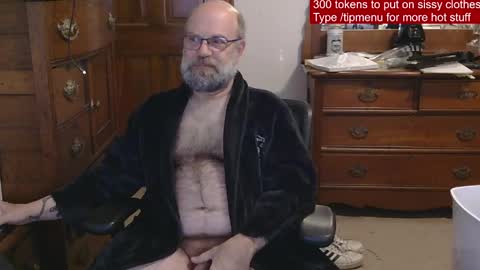 HairyDaddyBear69 online show from April 22, 11:56 am