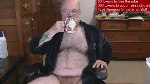 HairyDaddyBear69 online show from April 28, 11:48 am
