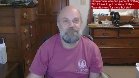 HairyDaddyBear69 online show from April 29, 12:42 pm