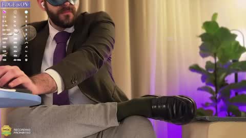 Snapshot of hairyxlmaster chatting on April 15, 2:40 am CASHMASTER CARLO online show from April 15, 2:40 am