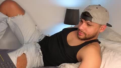 Independent       model  online show from November 8, 1:39 am