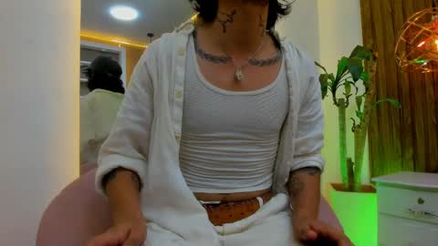 Snapshot of hal_steed chatting on April 11, 8:24 pm Hal Steed online show from April 11, 8:24 pm