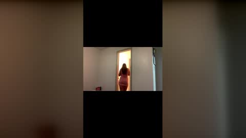 Snapshot of haleysunshinee chatting on June 6, 12:38 am Haleysunshinee online show from June 6, 12:38 am