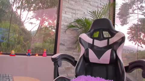 Snapshot of hall_anahiis chatting on December 13, 10:02 pm Anahis online show from December 13, 10:02 pm