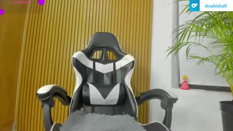 Snapshot of hall_anahiis chatting on January 12, 1:00 am Anahis online show from January 12, 1:00 am