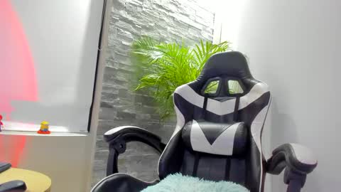 Snapshot of hall_anahiis chatting on January 27, 1:05 am Anahis online show from January 27, 1:05 am