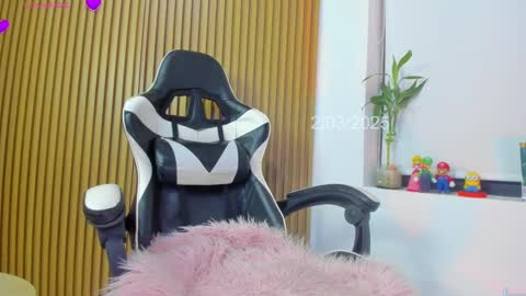 Snapshot of hall_anahiis chatting on March 3, 12:37 am Anahis online show from March 3, 12:37 am