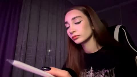 Holly online show from November 8, 7:45 pm