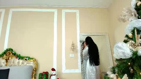 Hallie Stone online show from December 21, 1:40 pm