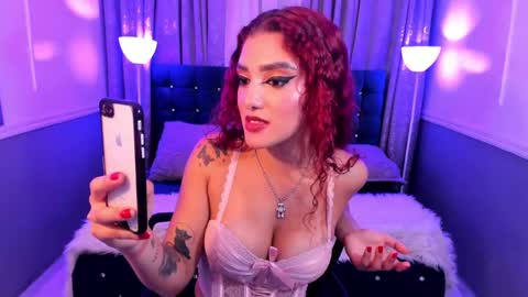 Snapshot of hallsred_rh chatting on January 8, 12:06 am Halls Red online show from January 8, 12:06 am