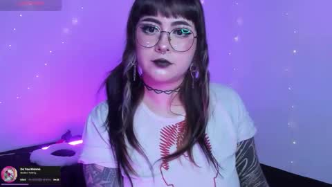 Snapshot of hallucigenia_sparza chatting on June 2, 8:22 pm Hallu online show from June 2, 8:22 pm