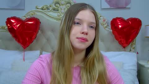 Snapshot of hallybradley chatting on February 24, 5:05 am HallyBradley online show from February 24, 5:05 am