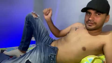 Snapshot of hamiltong12 chatting on October 28, 5:22 am hamiltong12 online show from October 28, 5:22 am