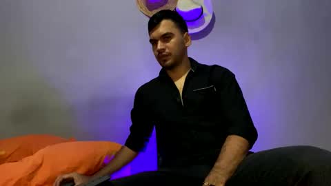 Snapshot of hamiltong12 chatting on November 17, 5:02 am hamiltong12 online show from November 17, 5:02 am