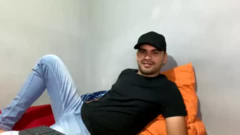 Snapshot of hamiltong12 chatting on November 21, 5:06 am hamiltong12 online show from November 21, 5:06 am