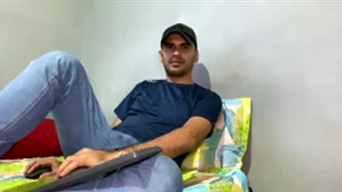 Snapshot of hamiltong12 chatting on November 30, 7:45 am hamiltong12 online show from November 30, 7:45 am