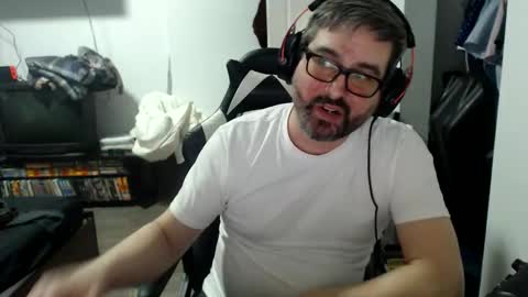 Snapshot of hammerstudboy chatting on April 12, 12:26 am hammerstudboy online show from April 12, 12:26 am