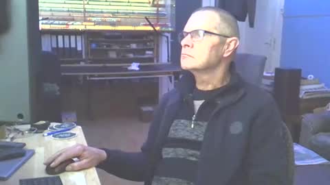 Snapshot of hamto65 chatting on December 25, 8:50 pm Prefer men 80 online show from December 25, 8:50 pm