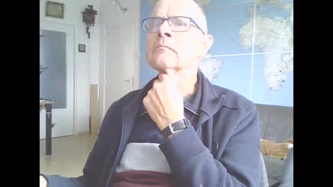 Snapshot of hamto65 chatting on March 1, 3:16 pm Prefer men 80 online show from March 1, 3:16 pm