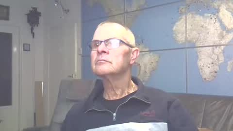 Snapshot of hamto65 chatting on March 8, 8:25 pm Prefer men 80 online show from March 8, 8:25 pm