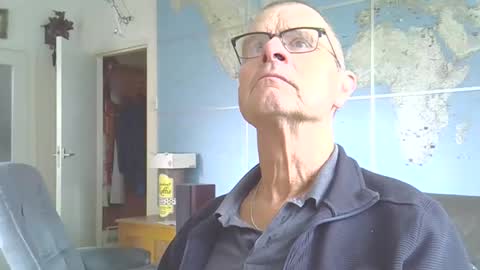 Snapshot of hamto65 chatting on September 21, 10:39 am Prefer men 80 online show from September 21, 10:39 am