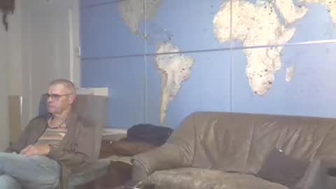 Snapshot of hamto65 chatting on October 12, 7:13 pm Prefer men 80 online show from October 12, 7:13 pm