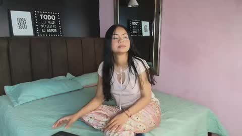 Hamvanessa  online show from March 9, 12:20 pm