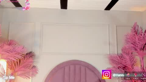 hanaahquinn online show from April 22, 11:34 am