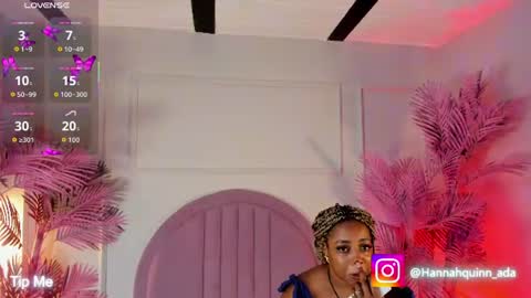 hanaahquinn online show from July 25, 11:30 am